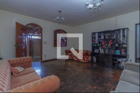 Sala de casa à venda com 4 quartos, 142m² em São Marcos, Belo Horizonte