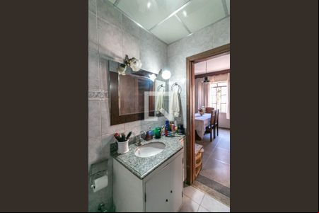 Banheiro  de apartamento à venda com 3 quartos, 75m² em Carlos Prates, Belo Horizonte