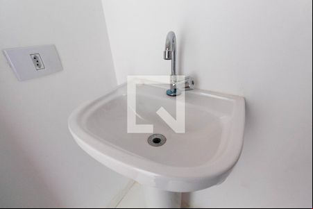 Banheiro de apartamento à venda com 1 quarto, 29m² em Vila São Geraldo, São Paulo