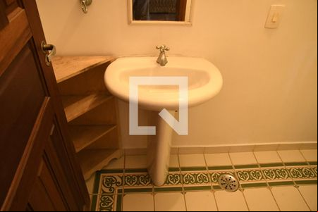 Lavabo de casa de condomínio para alugar com 4 quartos, 682m² em Jardim das Flores, Cotia
