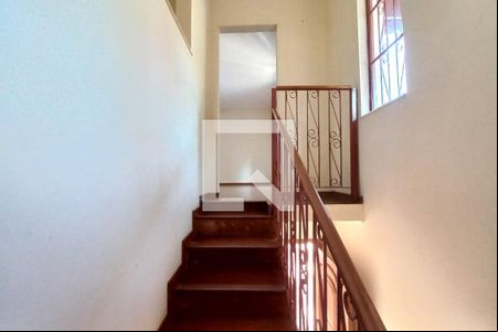 Escada de o de casa à venda com 2 quartos, 169m² em Jardim Anton Von Zuben, Campinas