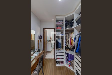 Closet Suíte de casa à venda com 3 quartos, 180m² em Burgo Paulista, São Paulo