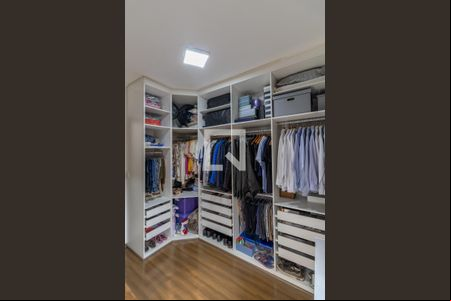 Closet Suíte de casa à venda com 3 quartos, 180m² em Burgo Paulista, São Paulo