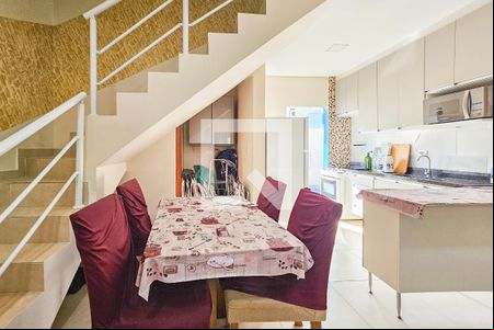 Sala de casa de condomínio para alugar com 2 quartos, 70m² em Enseada, Guarujá