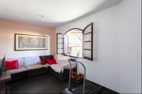 Sala de casa à venda com 3 quartos, 154m² em Santa Terezinha, Belo Horizonte