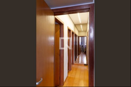 Corredor de apartamento para alugar com 3 quartos, 79m² em Itapoã, Belo Horizonte