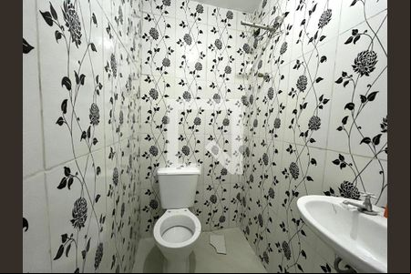 Banheiro  de casa de condomínio para alugar com 1 quarto, 20m² em Jabaquara, São Paulo