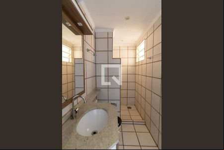 Banheiro  de apartamento à venda com 1 quarto, 48m² em Jardim Carvalho, Porto Alegre