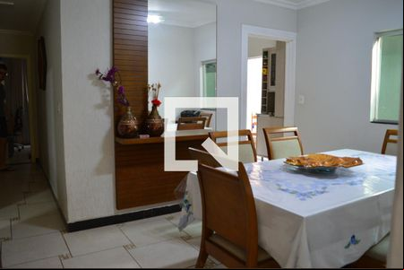 Casa à venda com 5 quartos, 350m² em Arvoredo, Contagem