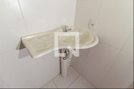 Banheiro de kitnet/studio para alugar com 1 quarto, 26m² em Conjunto Residencial José Bonifácio, São Paulo