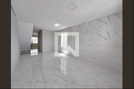Casa à venda com 3 quartos, 131m² em Umuarama, Osasco