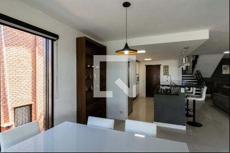 Sala de casa de condomínio para alugar com 5 quartos, 648m² em Enseada, Guarujá