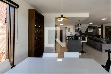 Sala de casa de condomínio para alugar com 5 quartos, 648m² em Enseada, Guarujá
