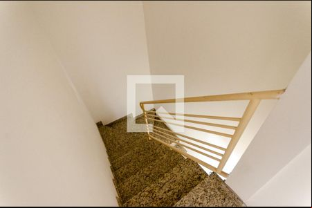 Escada de casa de condomínio à venda com 3 quartos, 132m² em Vila Pereira Barreto, São Paulo