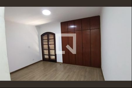 Casa à venda com 3 quartos, 134m² em Santa Maria, Santo André