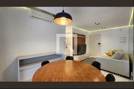 Detalhe Sala de apartamento para alugar com 2 quartos, 64m² em Marapé, Santos