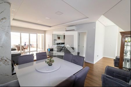 Sala de casa para alugar com 4 quartos, 269m² em Guarujá, Porto Alegre