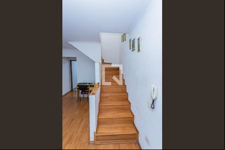 Escada de casa à venda com 3 quartos, 145m² em Jardim Santo Elias, São Paulo