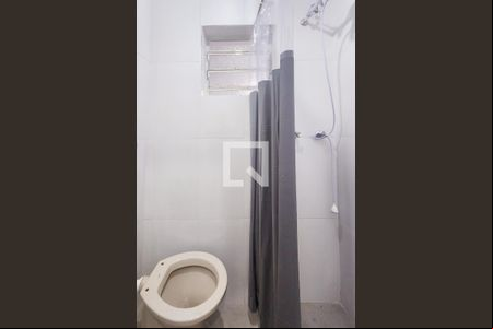 Banheiro  de kitnet/studio para alugar com 1 quarto, 15m² em Centro, Jacareí