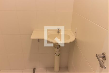 Banheiro de kitnet/studio para alugar com 1 quarto, 27m² em Jardim Helena, São Paulo
