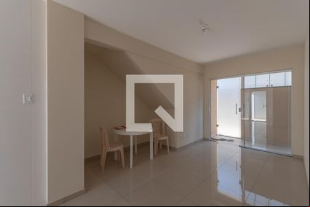 Sala de casa de condomínio à venda com 3 quartos, 61m² em Candelária, Belo Horizonte