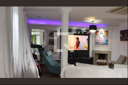 Sala de casa à venda com 3 quartos, 300m² em Vila Jardim, Porto Alegre