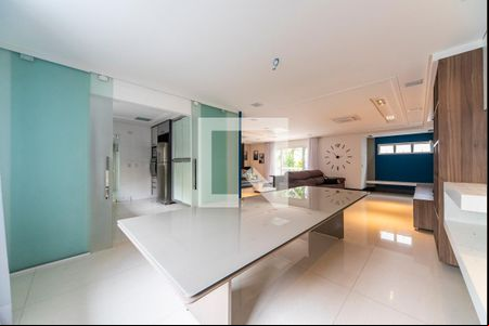 Sala de casa de condomínio à venda com 3 quartos, 404m² em Vila Gilda, Santo André
