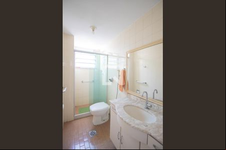 Banheiro de apartamento para alugar com 2 quartos, 45m² em Estrela do Norte, São Gonçalo