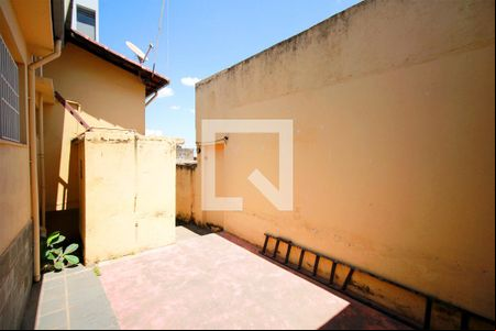 Corredor lateral de casa para alugar com 5 quartos, 273m² em Ipiranga, Belo Horizonte