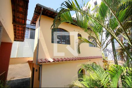Jardim frente de casa para alugar com 5 quartos, 273m² em Ipiranga, Belo Horizonte