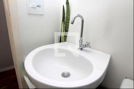Banheiro de kitnet/studio à venda com 1 quarto, 25m² em Centro Histórico, Porto Alegre
