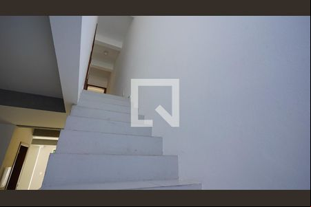 Escada para dormitórios de casa para alugar com 3 quartos, 127m² em Campeche, Florianópolis
