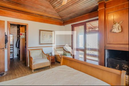 Quarto 1 de casa à venda com 4 quartos, 360m² em Vila Assunção, Porto Alegre