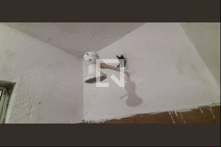 Banheiro de casa para alugar com 1 quarto, 30m² em São Pedro, Osasco