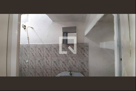Banheiro de casa para alugar com 2 quartos, 30m² em São Pedro, Osasco