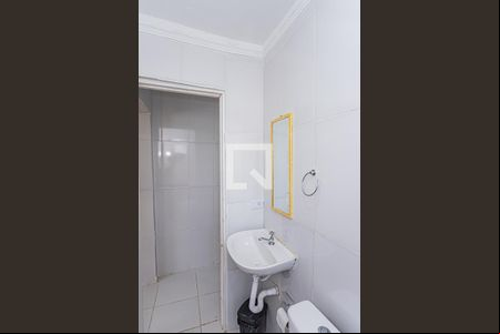 Banheiro de casa para alugar com 1 quarto, 20m² em Vila Prado, São Paulo