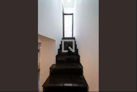 Escada de casa de condomínio para alugar com 2 quartos, 82m² em Vila Santa Clara, São Paulo