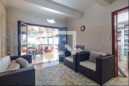 Sala do térreo de casa à venda com 3 quartos, 201m² em Medianeira, Porto Alegre