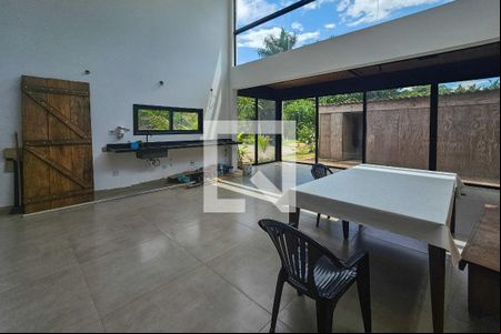 Sala de casa de condomínio para alugar com 4 quartos, 285m² em Balneario Praia do Pernambuco, Guarujá