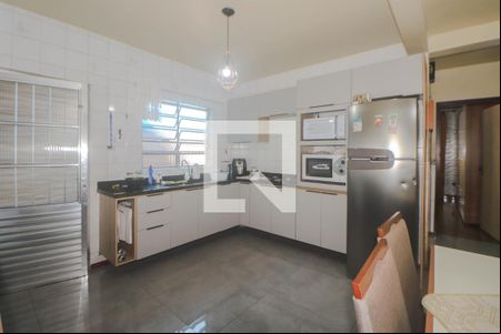 Sala e Cozinha de casa à venda com 2 quartos, 180m² em Humaitá, Porto Alegre