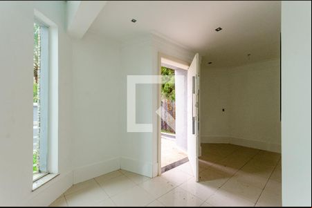 Sala de casa à venda com 4 quartos, 550m² em City América, São Paulo