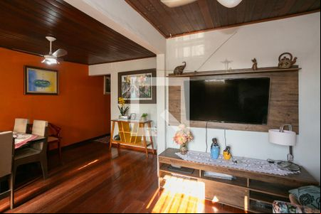 Sala de casa à venda com 3 quartos, 100m² em Costa E Silva, Porto Alegre