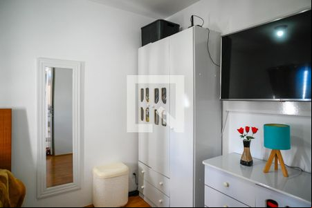 Quarto 2 de apartamento para alugar com 2 quartos, 32m² em Parque Fongaro, São Paulo