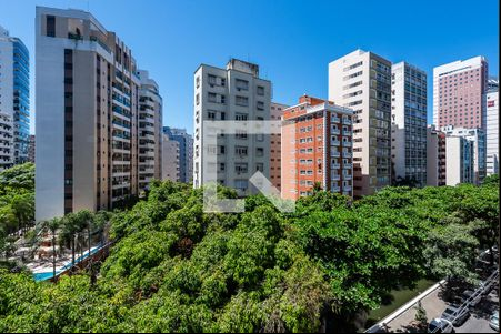 Vista Sala de apartamento para alugar com 4 quartos, 240m² em Gonzaga, Santos