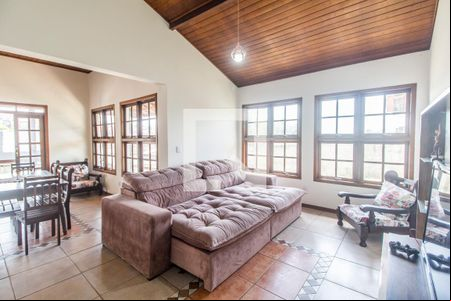 Sala  de casa para alugar com 3 quartos, 734m² em Outeiro de São Fernando, Barueri