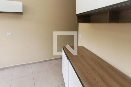 Cozinha de casa de condomínio para alugar com 1 quarto, 28m² em Jardim Santa Teresinha, São Paulo