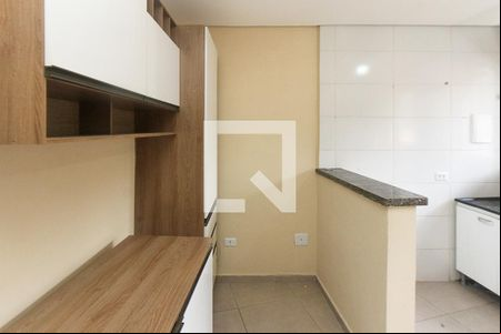 Cozinha de casa de condomínio para alugar com 1 quarto, 28m² em Jardim Santa Teresinha, São Paulo