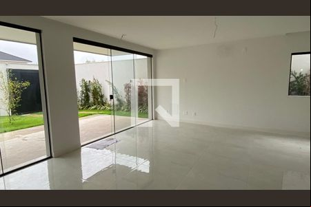 Sala de casa de condomínio à venda com 4 quartos, 240m² em Vargem Pequena, Rio de Janeiro
