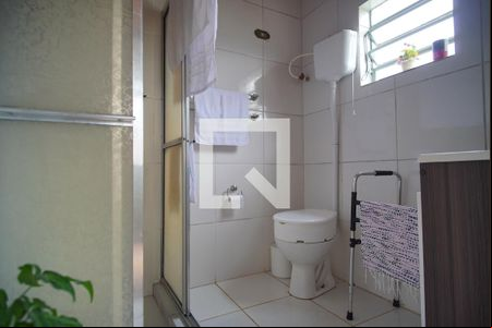 Banheiro de casa à venda com 2 quartos, 100m² em Petrópolis, Porto Alegre