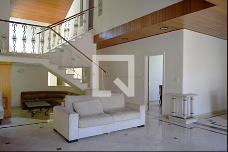 Sala de estar de casa para alugar com 4 quartos, 411m² em Alto de Pinheiros, São Paulo
